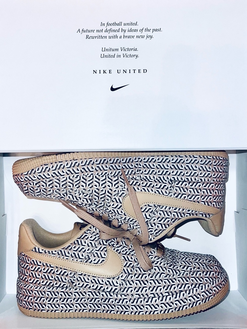 Nike Air Force 1 LX